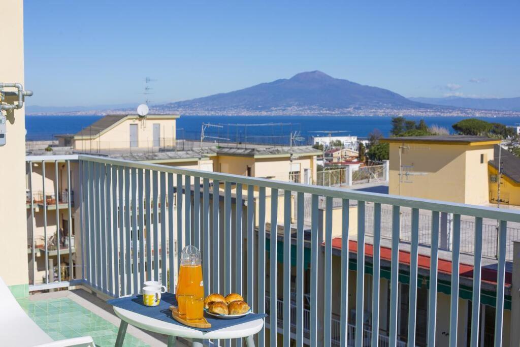 Super Attico Vista Mare Con Piscina Apartment Sorrento Exterior foto